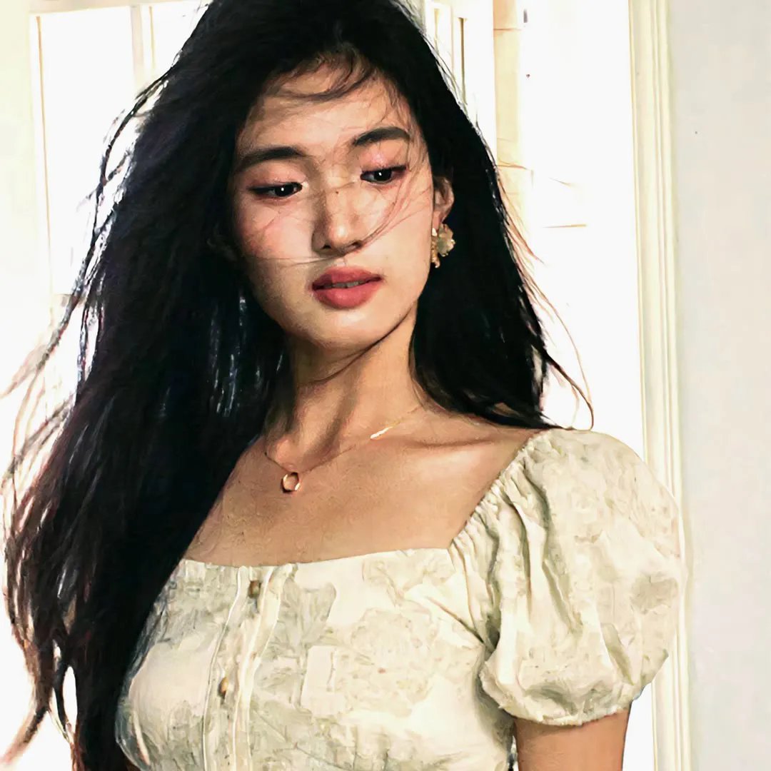 踉跄的女孩
